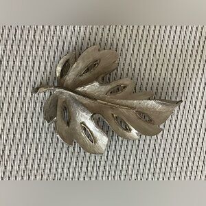 Vintage BSK Silver Tone Brushed Etched Leaf Brooch Costume Jewelry Fall Autumn